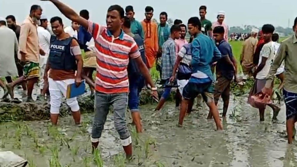 বাড়ি থেকে ডেকে নিয়ে যুবককে গলা কেটে হত্যা