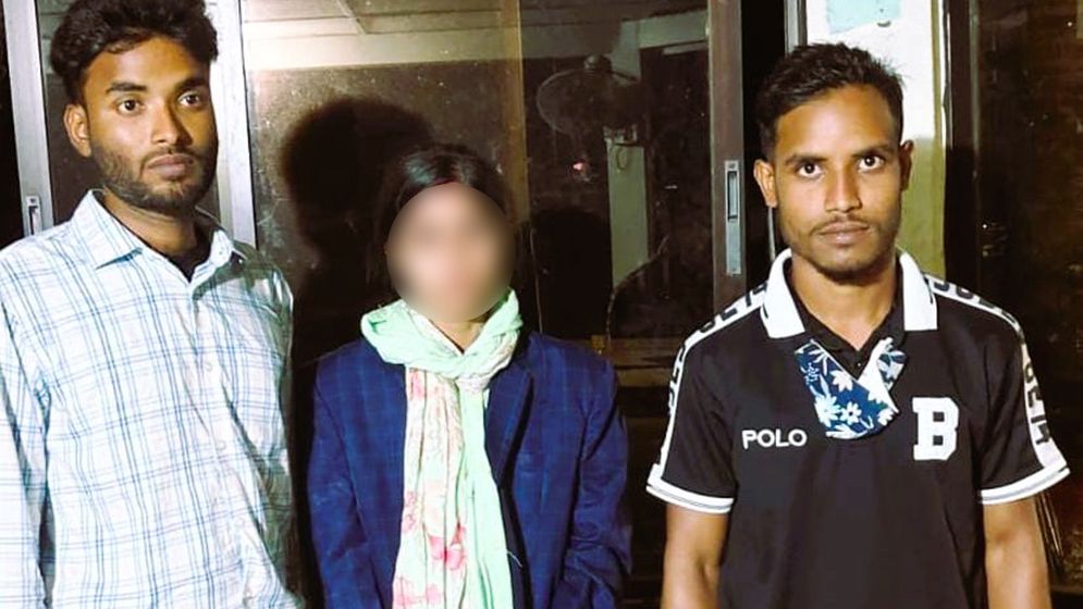 ভারতে প্রবেশকালে নারীসহ আটক ৩