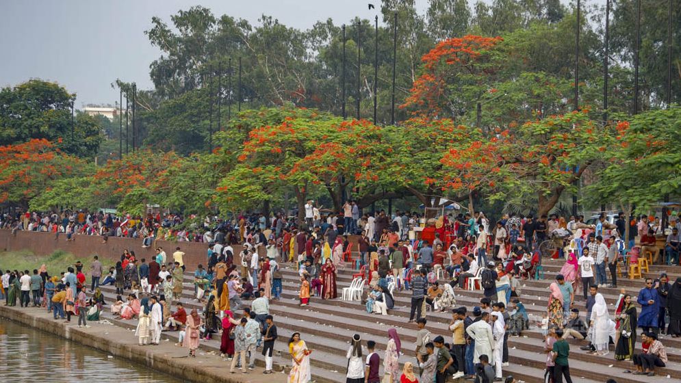 ঈদের দিন জিয়া উদ্যানে যুবকের আত্মহত্যার চেষ্টা