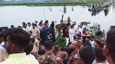 ব্রিজ ভেঙে নদীতে: ৩ শিশুর মৃত্যু, আহত শতাধিক
