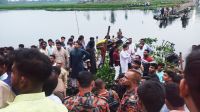 ব্রিজ ভেঙে নদীতে: ৩ শিশুর মৃত্যু, আহত শতাধিক