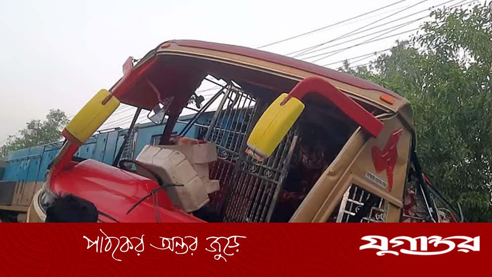 কুমিল্লায় বাস-ট্রেন সংঘর্ষে নিহত ১২, আহত অনেকে, রেল যোগাযোগ বিচ্ছিন্ন