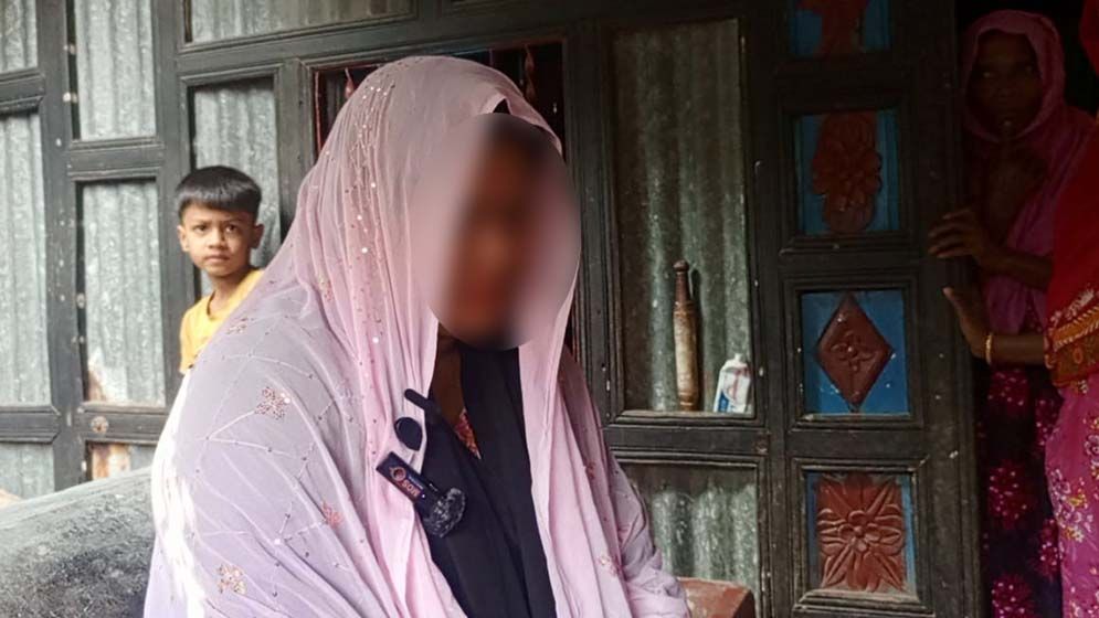 প্রেমের প্রতিশ্রুতির ফাঁদে চার বছর, অনশনে গেলে বিধবাকে লাঞ্ছনা