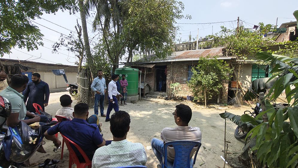 টুঙ্গিপাড়ায় বিস্ফোরণে আহত মাদ্রাসাছাত্রের বাড়িতে বোম ডিস্পোজাল টিম