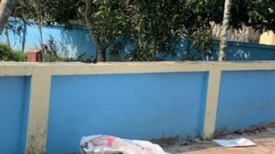 বন্ধুদের সঙ্গে ঘুরতে যাওয়ার পর রাস্তায় মিলল কিশোরীর গলাকাটা লাশ