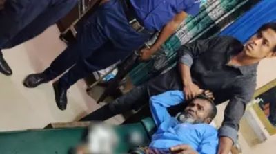 লক্ষ্মীপুরে বিএনপি কার্যালয়ের সামনে দুপক্ষের গোলাগুলি, পথচারী গুলিবিদ্ধ