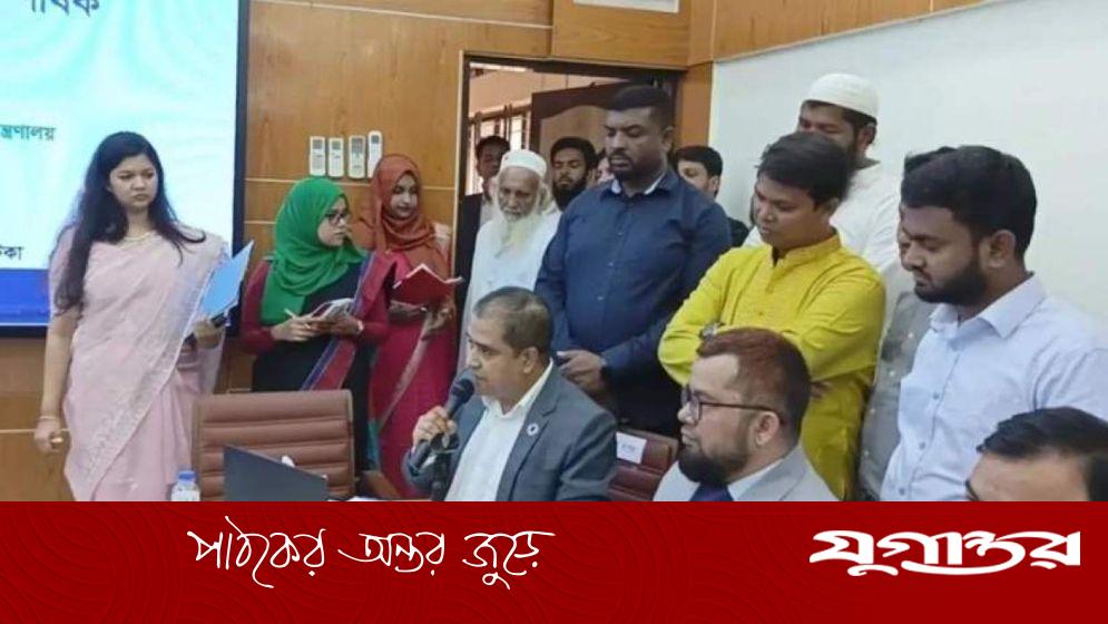 রংপুরের ডিসির দুই মিনিটে ৬০ বার 'স্যার' সম্বোধন: নেটিজেনদের হাস্যরস ও সমালোচনা