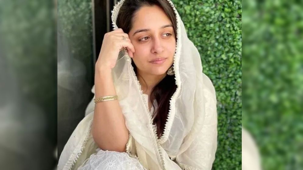 ক্যানসার চিকিৎসার মধ্যেই যে ৩ অভ্যাস রপ্ত করছেন দীপিকা