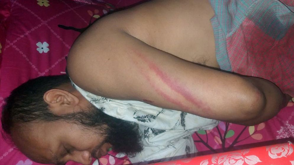 রাজশাহীতে আ.লীগ নেতার মোটরসাইকেল কেড়ে নেওয়ার অভিযোগ