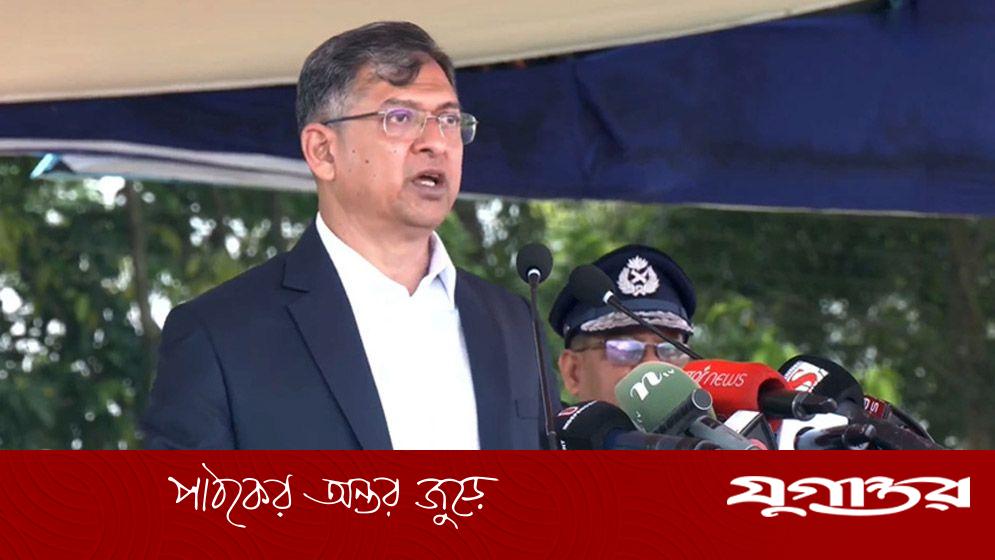 পুলিশের বর্তমান পোশাকে অসন্তুষ্টি, ঐতিহ্যমণ্ডিত পোশাক ফিরিয়ে আনার প্রতিশ্রুতি