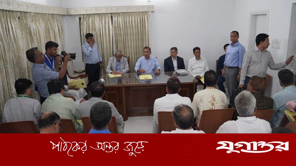 প্রধানমন্ত্রী তারেক রহমানের বিএনপি কার্যালয়ে প্রথম সফর, মতবিনিময় অনুষ্ঠিত