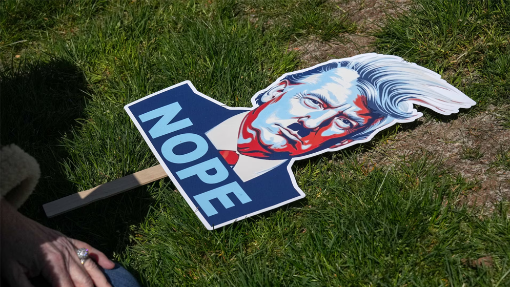 ট্রাম্পবিরোধী ‘নো কিংস’ আন্দোলনে উত্তাল যুক্তরাষ্ট্র, দেখুন ছবিতে