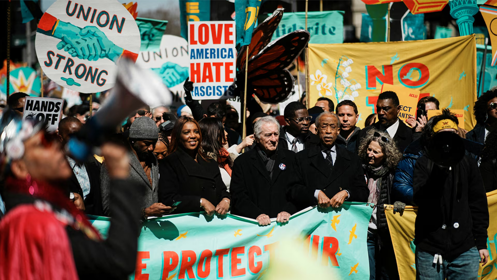ট্রাম্পবিরোধী ‘নো কিংস’ আন্দোলনে উত্তাল যুক্তরাষ্ট্র, দেখুন ছবিতে