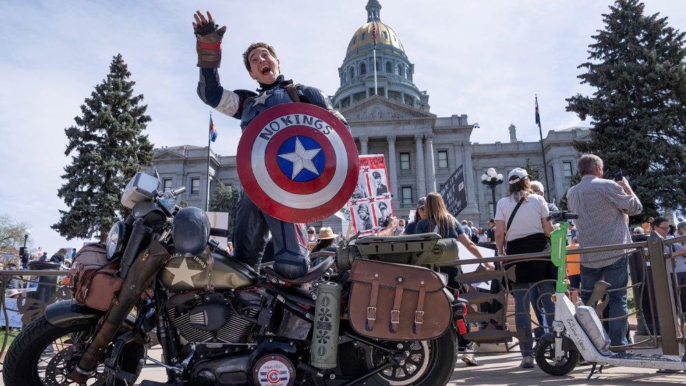 ট্রাম্পবিরোধী ‘নো কিংস’ আন্দোলনে উত্তাল যুক্তরাষ্ট্র, দেখুন ছবিতে