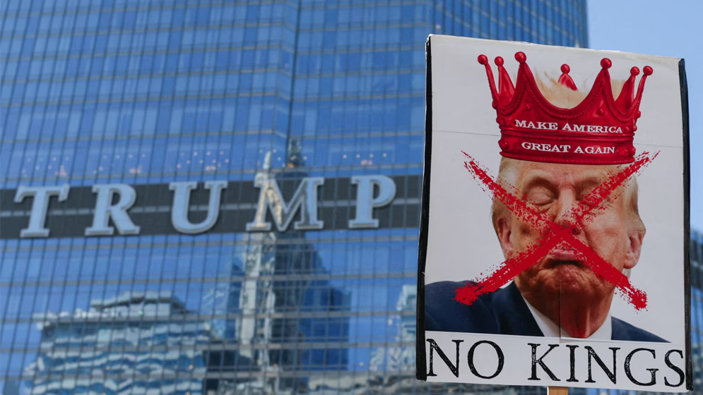 ট্রাম্পবিরোধী ‘নো কিংস’ আন্দোলনে উত্তাল যুক্তরাষ্ট্র, দেখুন ছবিতে