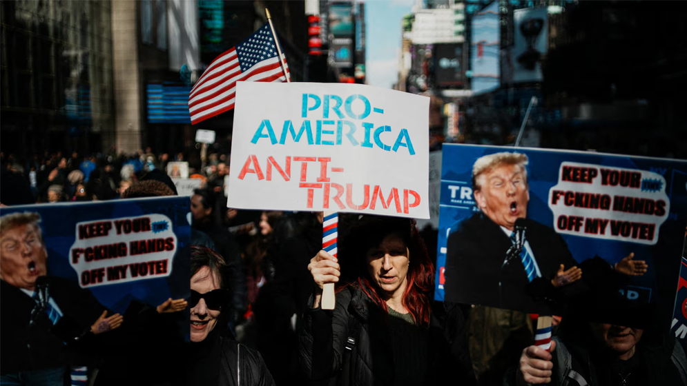 ট্রাম্পবিরোধী ‘নো কিংস’ আন্দোলনে উত্তাল যুক্তরাষ্ট্র, দেখুন ছবিতে