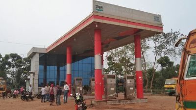 তেল না পেয়ে পাম্পের ম্যানেজারকে ট্রাকচাপায় হত্যা