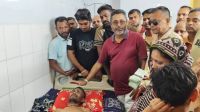 চিকিৎসার খরচ মেটাতে বিএনপি নেতার সন্তান বিক্রির খবরে পাশে দাঁড়ালেন আরেক নেতা
