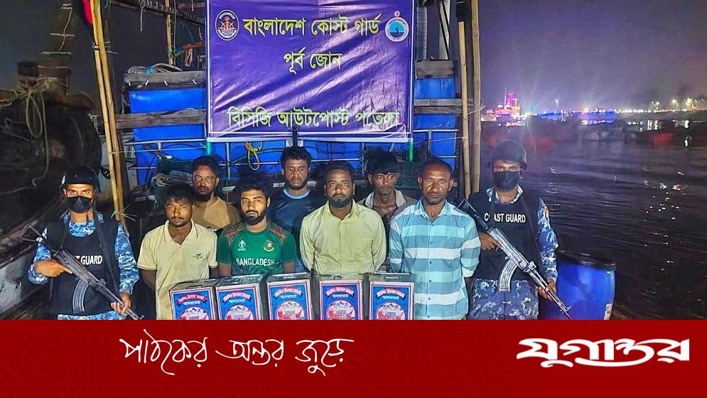 মিয়ানমারে ডিজেল পাচারকালে কোস্ট গার্ডের অভিযানে ৭ জন আটক