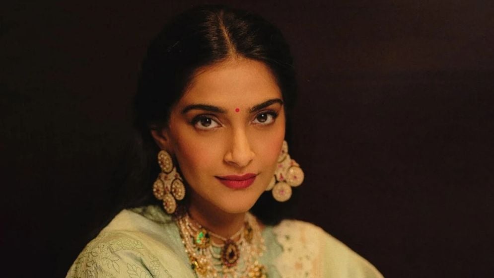 ফের মা হলেন বলিউড অভিনেত্রী সোনম কাপুর