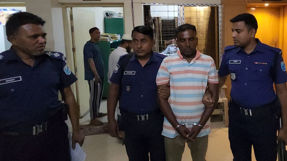 হুইপের ভাই পরিচয়ে তদবির করতে গিয়ে হাতেনাতে ধরা
