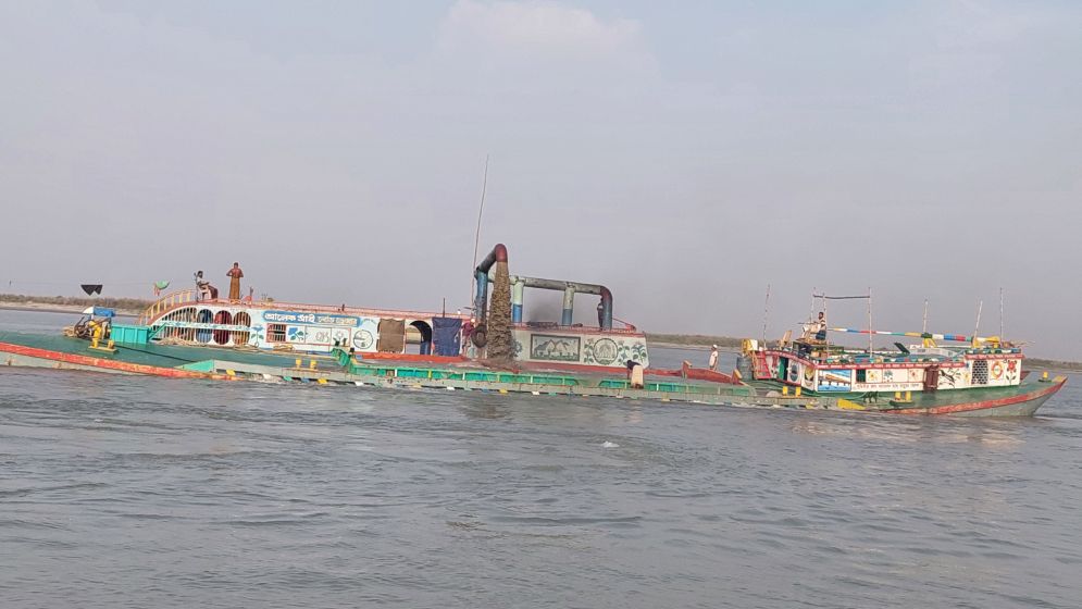 লেছড়াগঞ্জ বালুমহাল: রাজস্ব নয়, সমঝোতার খেলা