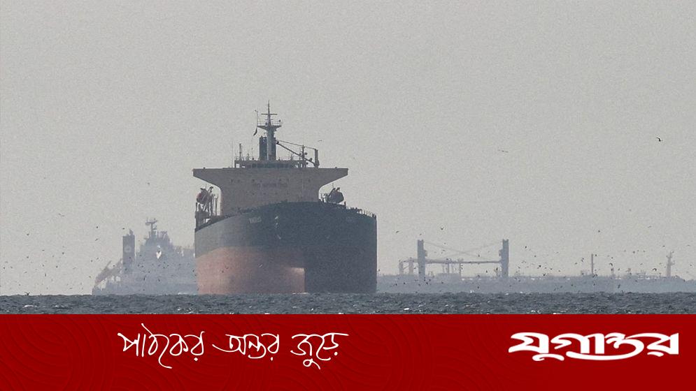 দুবাই বন্দরে ইরানি ড্রোন হামলায় ২০ লাখ ব্যারেল তেলবাহী জাহাজ ক্ষতিগ্রস্ত, তেল ছড়ানোর শঙ্কা