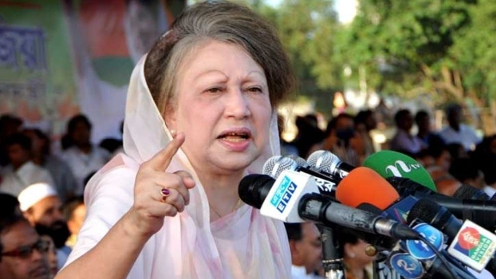 সেদিন সংবিধান ‘ছুড়ে ফেলা’ নিয়ে ঠিক কী বলছিলেন খালেদা জিয়া