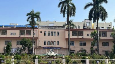 এবার ১০০ কোটি টাকার ওষুধ আনলেন ডা. আজাদ