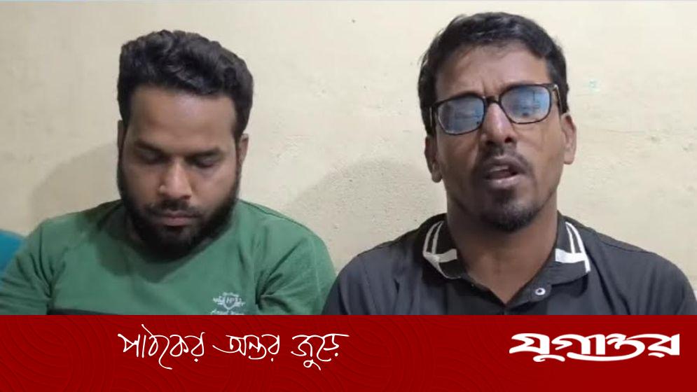 কুমিল্লার চান্দিনায় ভিডিও করায় দুই সাংবাদিককে হাতকড়া পরিয়ে থানায় নেওয়া