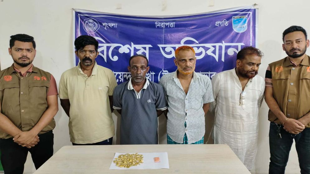 আশুলিয়ায় শ্রমিকদল নেতাসহ ৪ মাদক কারবারি আটক