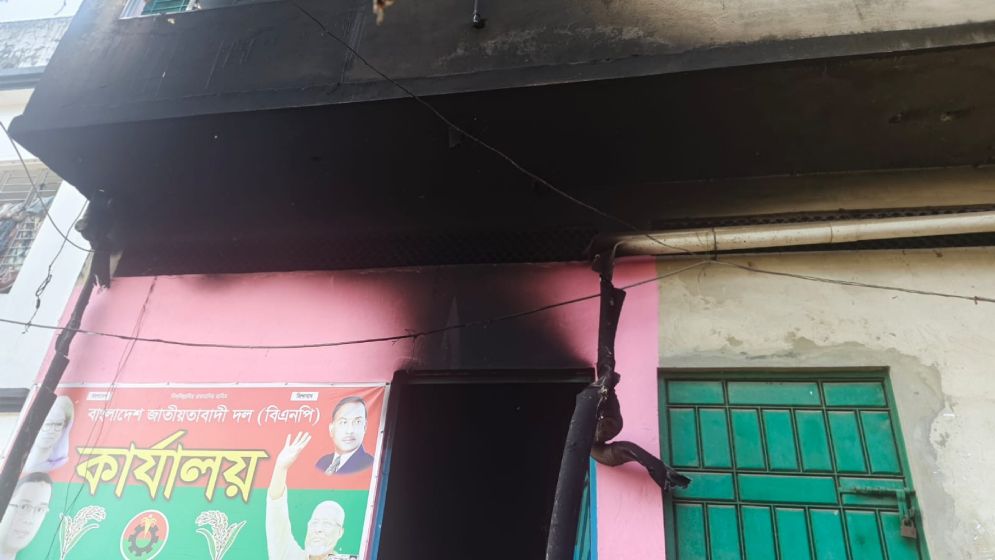 কক্সবাজারে বিএনপি অফিসে আগুন