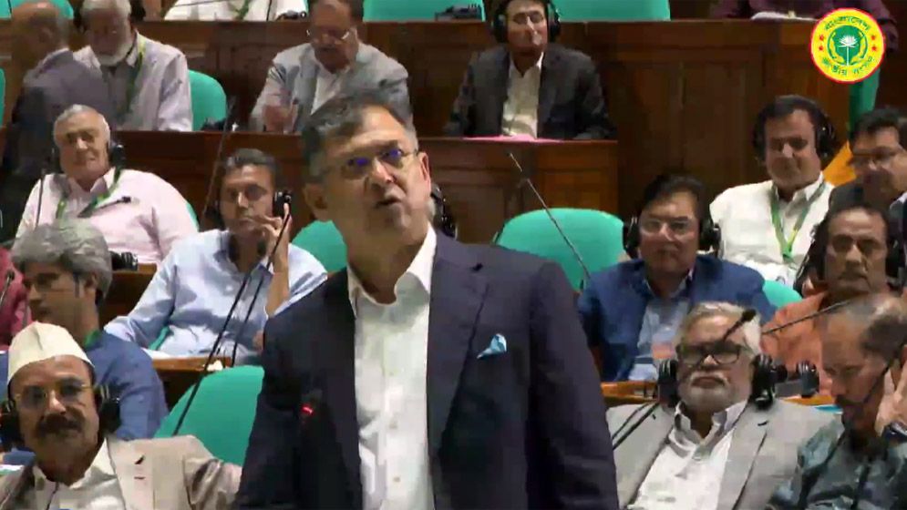 ৭১ ও ২৪ কে এক সারিতে স্থান দেওয়া কোনোভাবেই সম্ভব নয়: সালাহউদ্দিন আহমদ