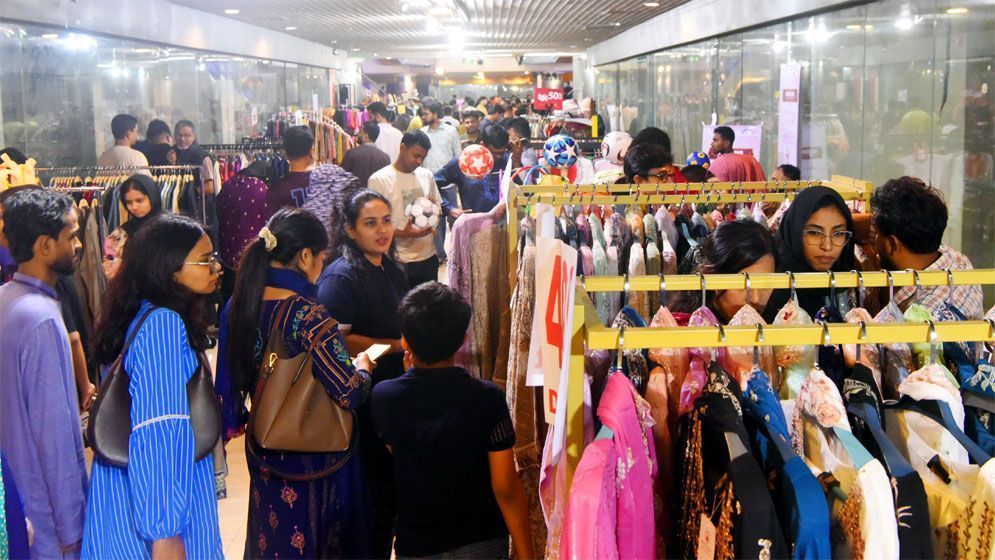 শপিংমল ও দোকানপাট বন্ধের সময় নিয়ে নতুন সিদ্ধান্ত জানাল সরকার