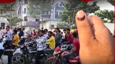 জ্বালানি সংগ্রহে আঙুলে অমোচনীয় কালি