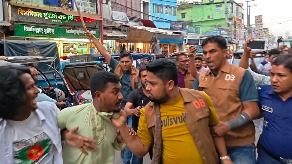 ১৪৪ ধারা ভঙ্গ, পুলিশ-বৈছাআর সংঘর্ষে ওসিসহ আহত ৮