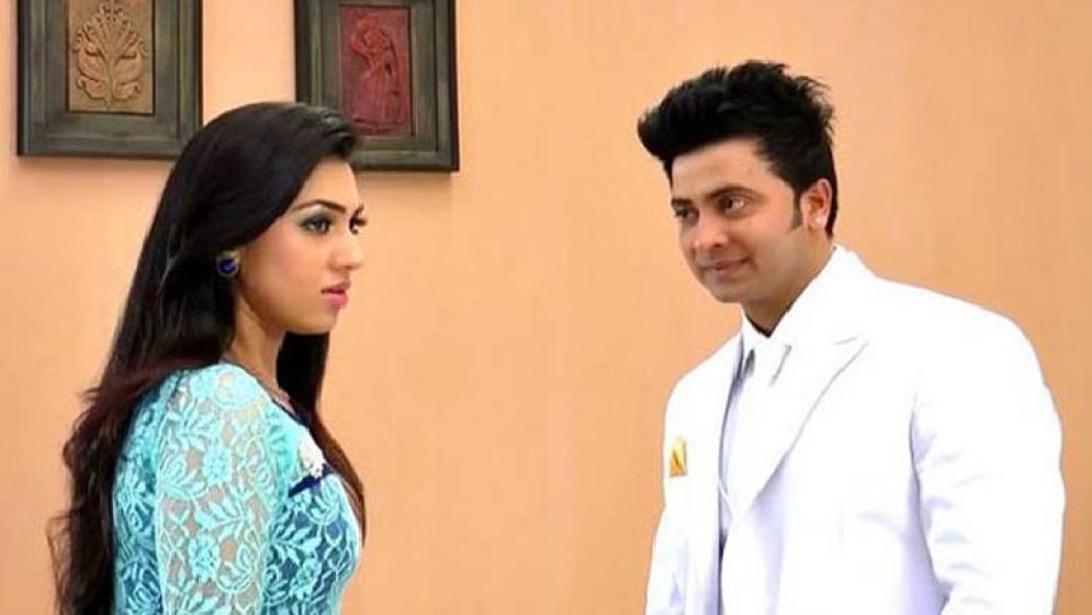 অপুর জন্য কলেজ গেটে দাঁড়িয়ে থাকতেন শাকিব