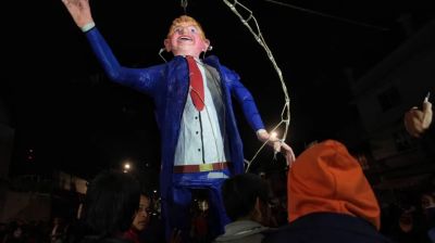 মেক্সিকোর উৎসবে ‘শয়তানের’ জায়গায় পোড়ানো হলো ট্রাম্প-নেতানিয়াহুর কুশপুতুল
