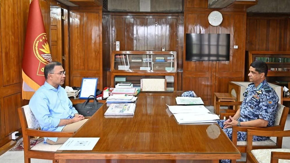 প্রধানমন্ত্রীর সঙ্গে বিমান বাহিনী প্রধানের সাক্ষাৎ