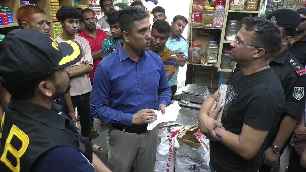 যশোরে ৪৩ হাজার লিটার ভোজ্যতেল জব্দ, জরিমানা