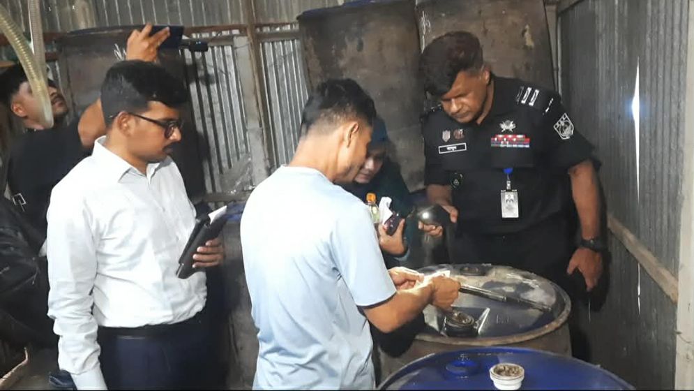 অবৈধভাবে ভোজ্যতেল উৎপাদন, দুই লাখ টাকা জরিমানা