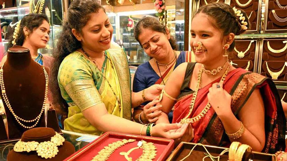 দেশে স্বর্ণের দামে বড় লাফ, ভরিতে বাড়ল কত?