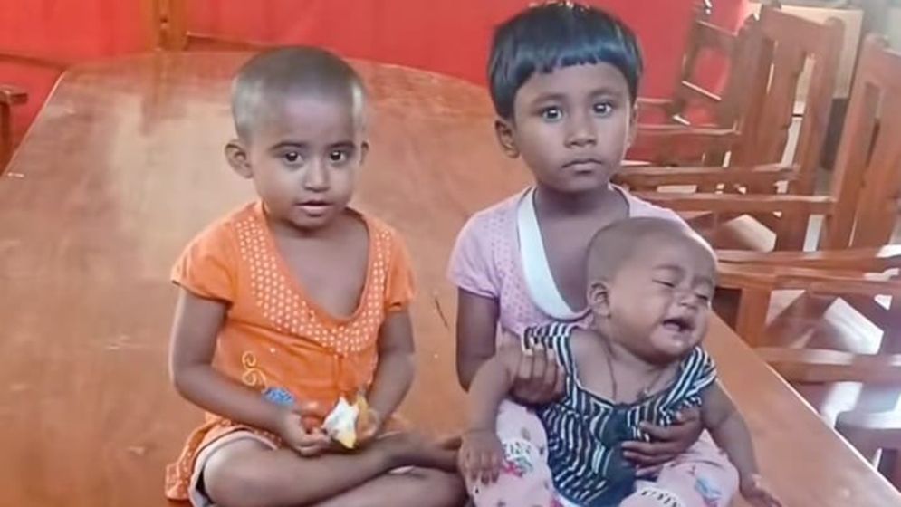 অভাবের তাড়নায় ইউনিয়ন পরিষদে ৩ শিশুসন্তান রেখে মা উধাও