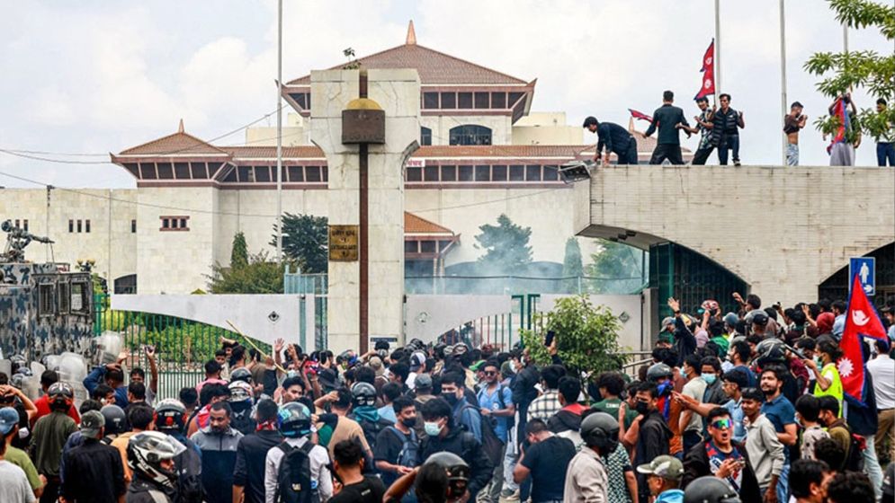 বাংলাদেশের তরুণরা হোঁচট খেলেও নেপালের তরুণরা কীভাবে সফল হলো?