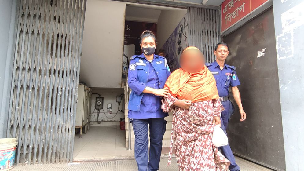 ডাকাতির নাটক সাজিয়ে শাশুড়িকে খুন, পুত্রবধূসহ গ্রেফতার ৩