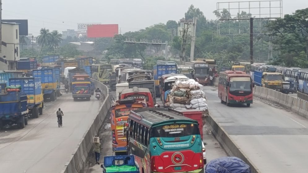 কাঁচপুর থেকে মেঘনা টোল প্লাজা পর্যন্ত ২০ কিমি যানজট