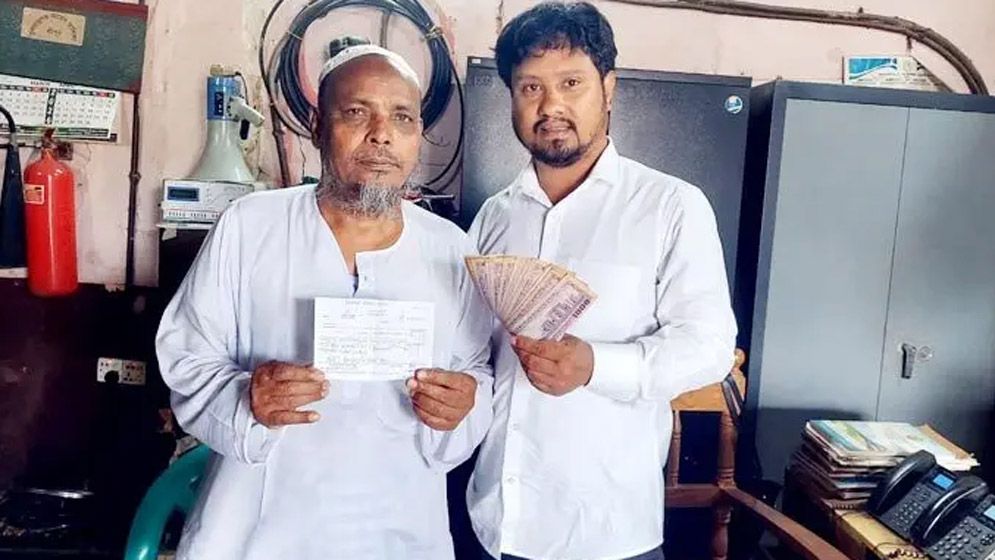 ৪৮ বছর পর ট্রেনের ভাড়া পরিশোধ করলেন মফিজুল
