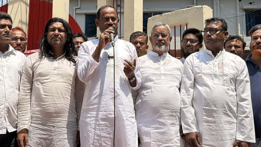 প্রতিমন্ত্রী টুকুর আশ্বাসে অনশন ভাঙলেন আন্দোলনকারীরা