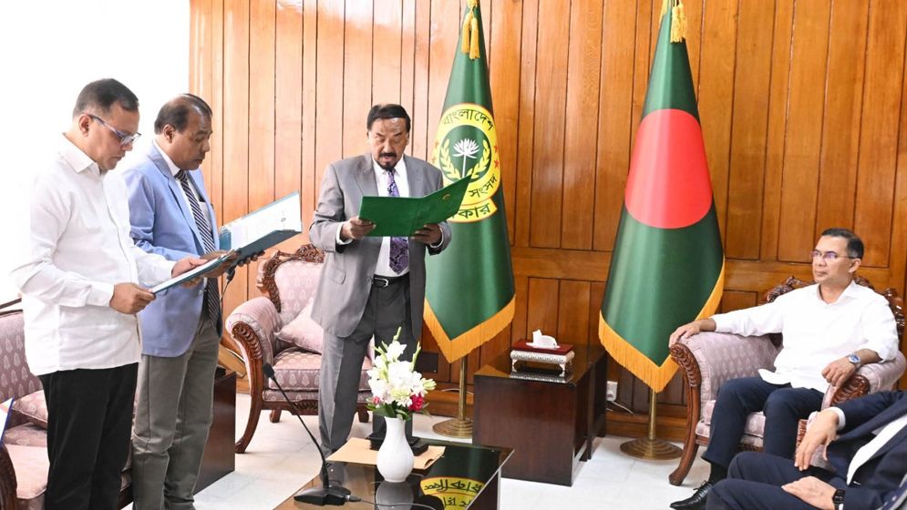 শপথ নিলেন নবনির্বাচিত দুই এমপি