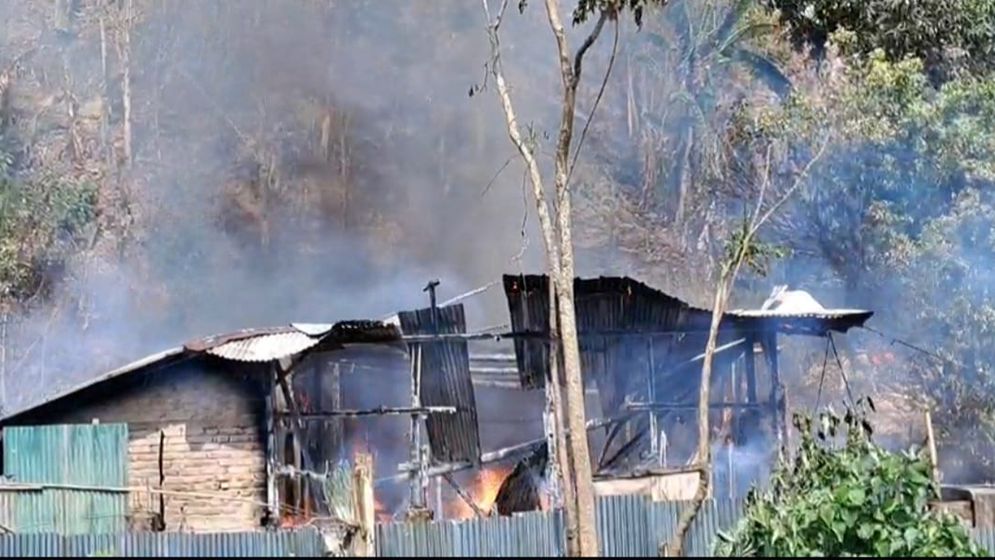 নিজ বাড়িতে অগ্নিদগ্ধ হয়ে নারীর মৃত্যু